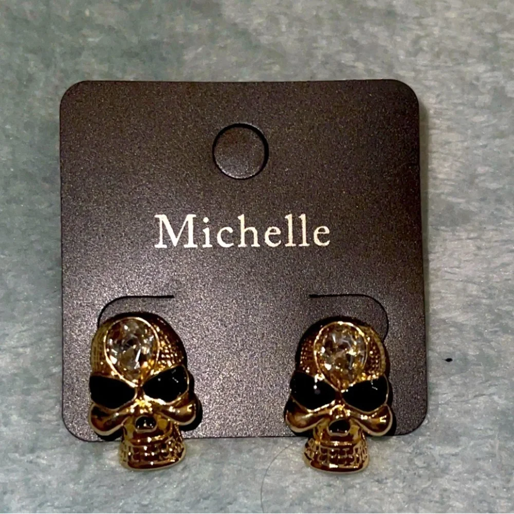 Edgy Faux Gold Skull Stud Earrings NWT – Gothic Biker Style with Faux Diamonds